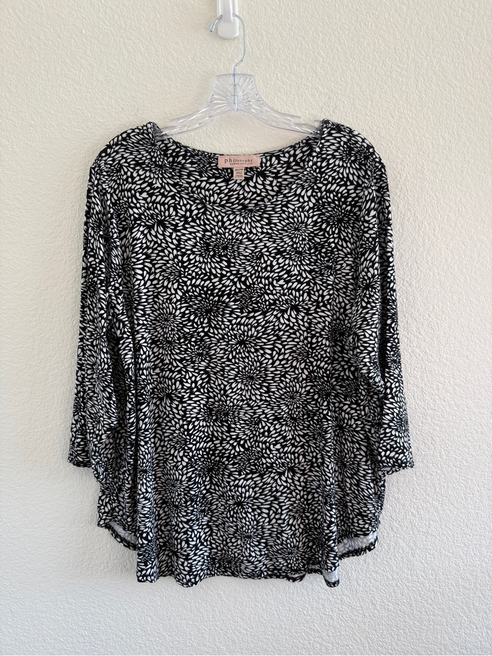 Philosophy Black & White Petal-Print Three quarter Sleeve Top